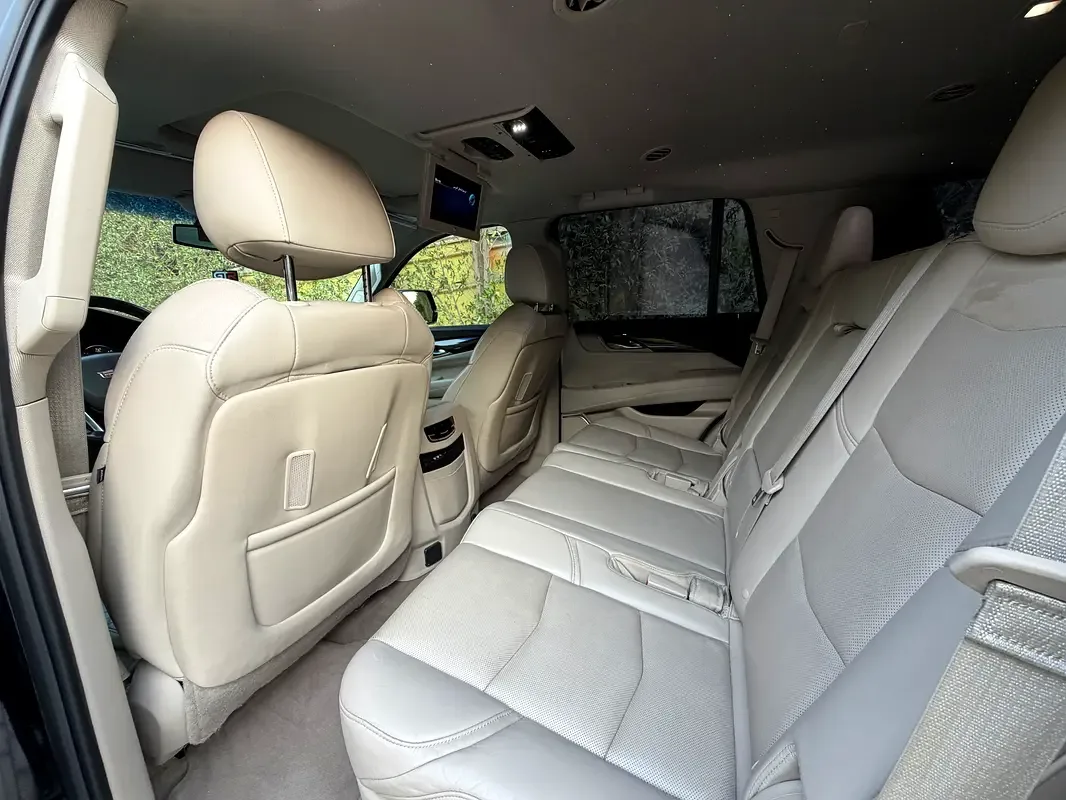 Cadillac Escalade 6.2 AT AWD (426 حصان) - 10