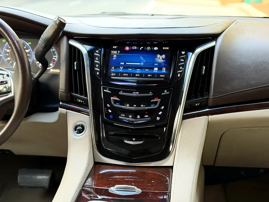 Cadillac Escalade 6.2 AT AWD (426 حصان) - 12