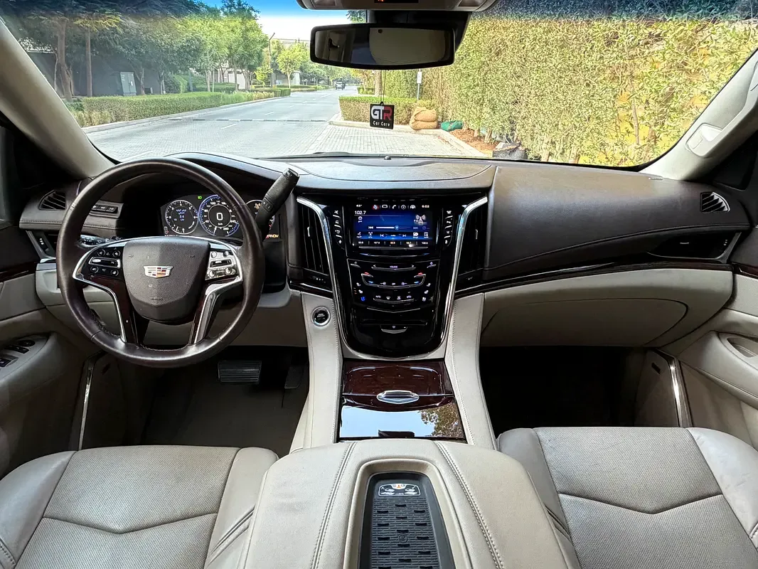 Cadillac Escalade 6.2 AT AWD (426 حصان) - 11