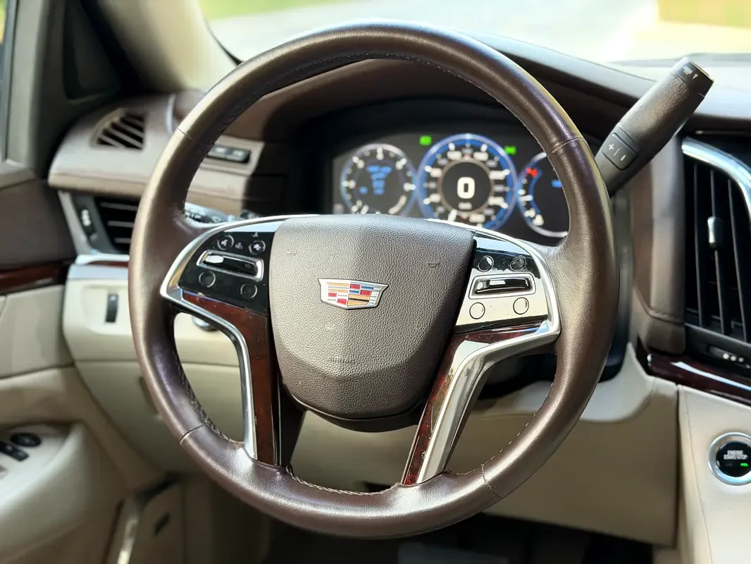 Cadillac Escalade 6.2 AT AWD (426 حصان) - 13