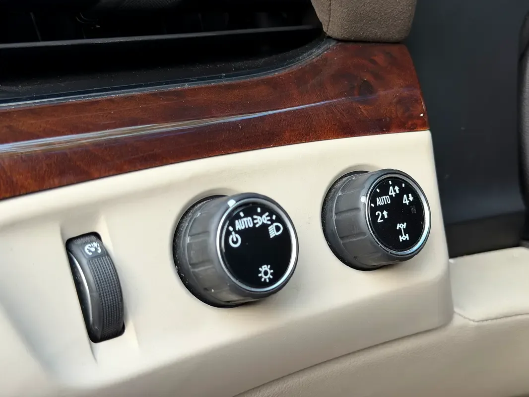 Cadillac Escalade 6.2 AT AWD (426 حصان) - 17