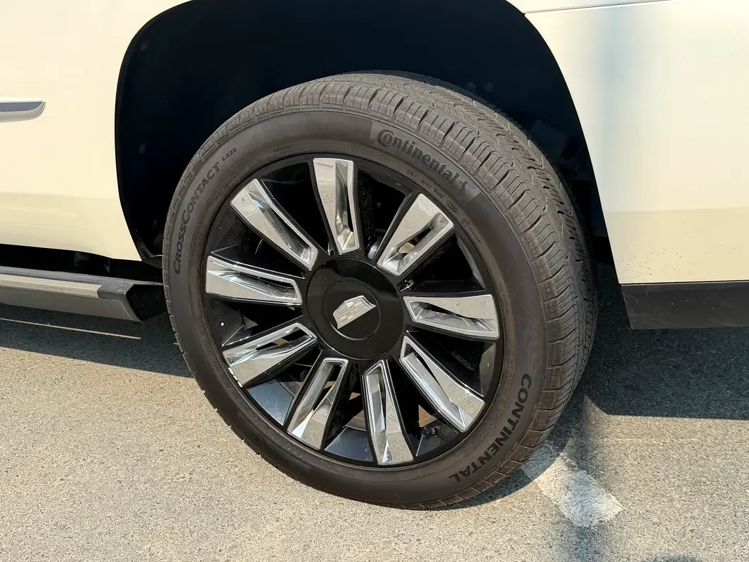 Cadillac Escalade 6.2 AT AWD (426 hp) - 12