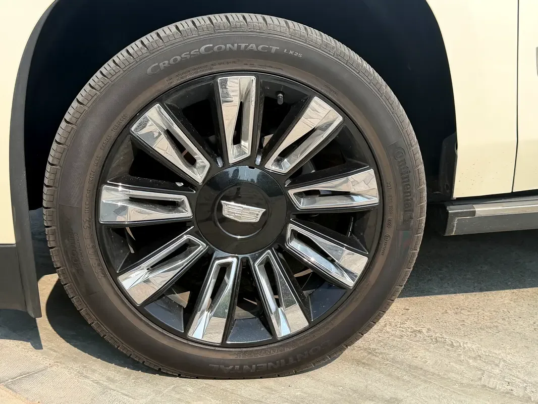 Cadillac Escalade 6.2 AT AWD (426 hp) - 14