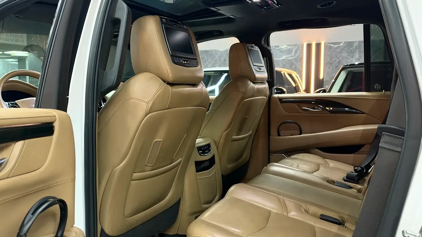 Cadillac Escalade 6.2 AT AWD (426 hp) - 9