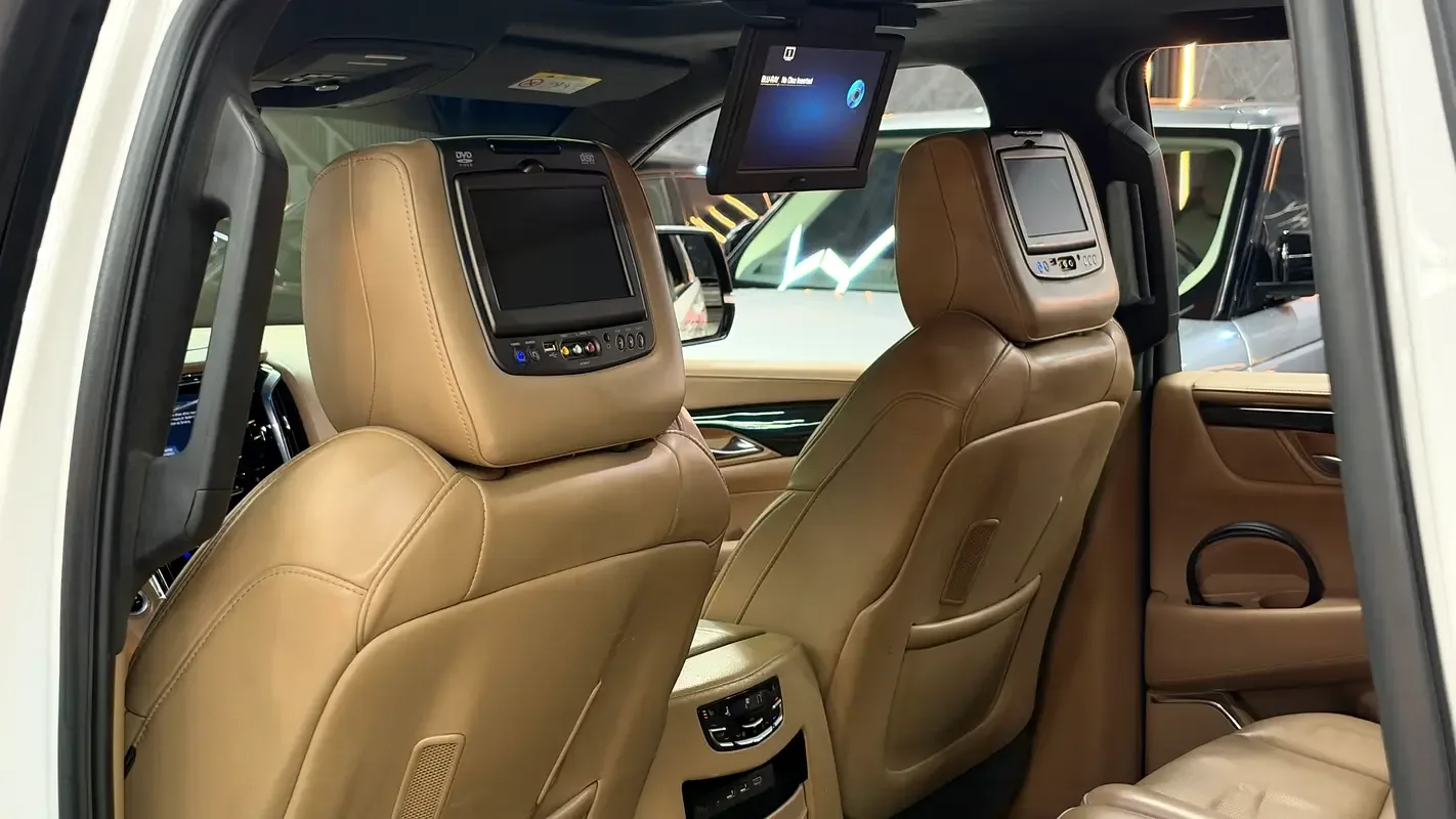 Cadillac Escalade 6.2 AT AWD (426 hp) - 11