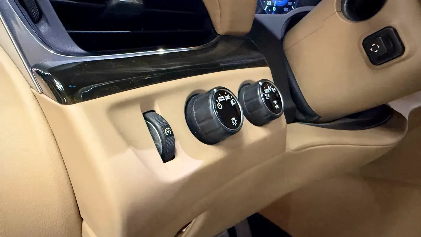 Cadillac Escalade 6.2 AT AWD (426 hp) - 15