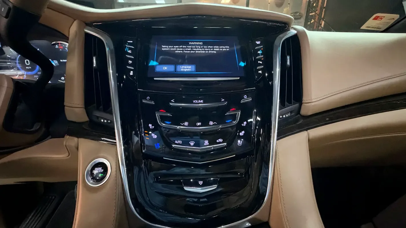 Cadillac Escalade 6.2 AT AWD (426 hp) - 16
