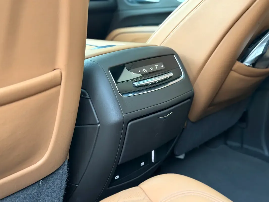 Cadillac Escalade 6.2 AT RWD (420 hp) - 13