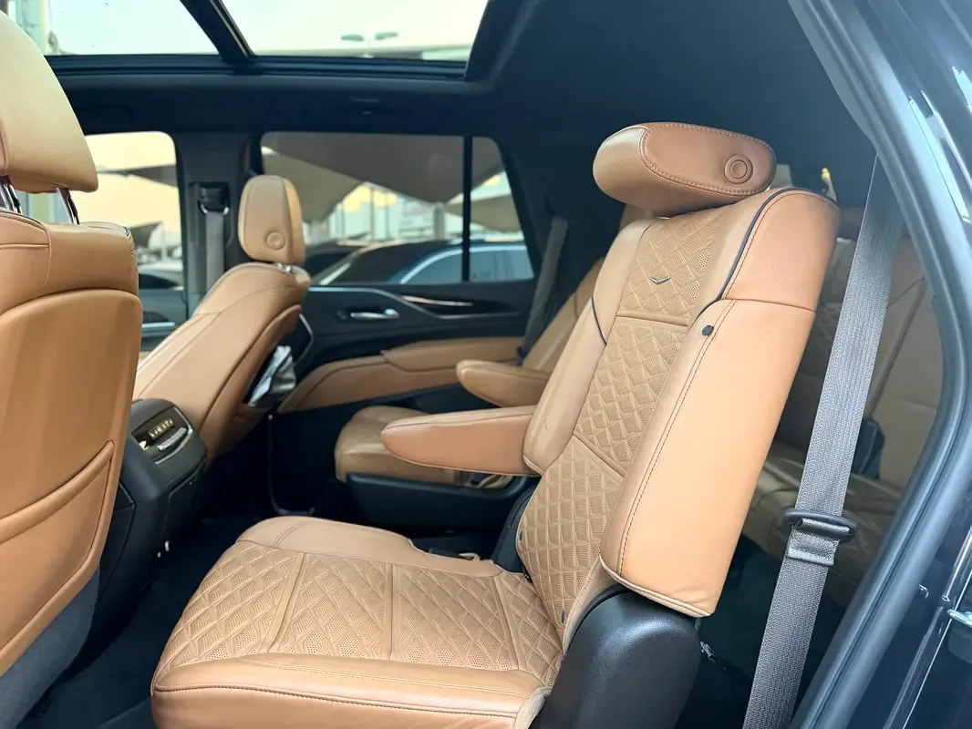 Cadillac Escalade 6.2 AT RWD (420 hp) - 12