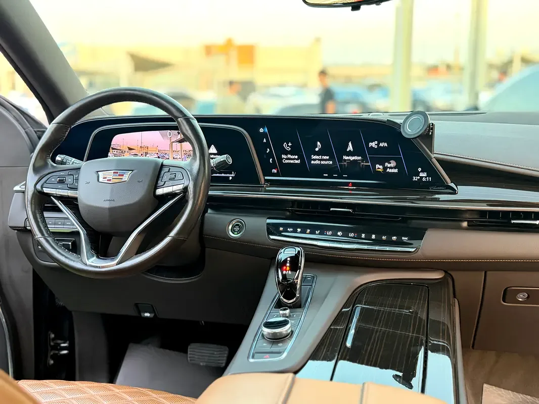 Cadillac Escalade 6.2 AT RWD (420 hp) - 16