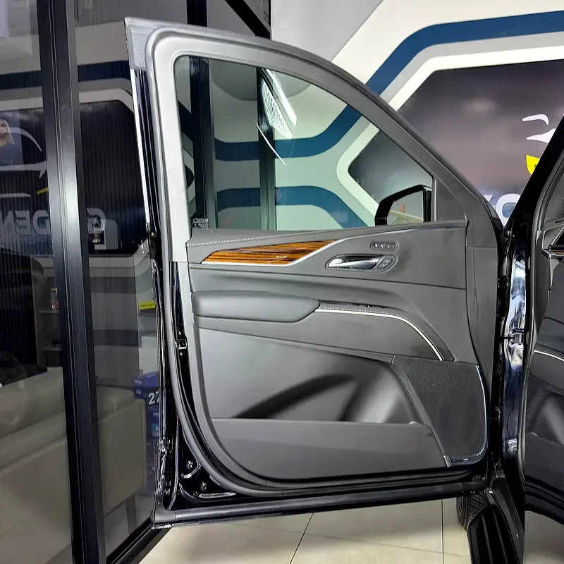 Cadillac Escalade 6.2 AT RWD (420 hp) - 17