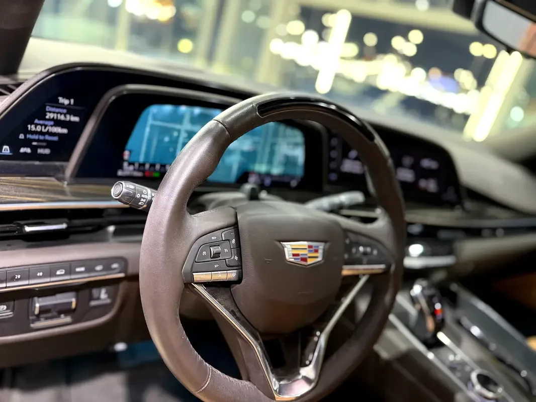 Cadillac Escalade 6.2 AT RWD (420 حصان) - 6
