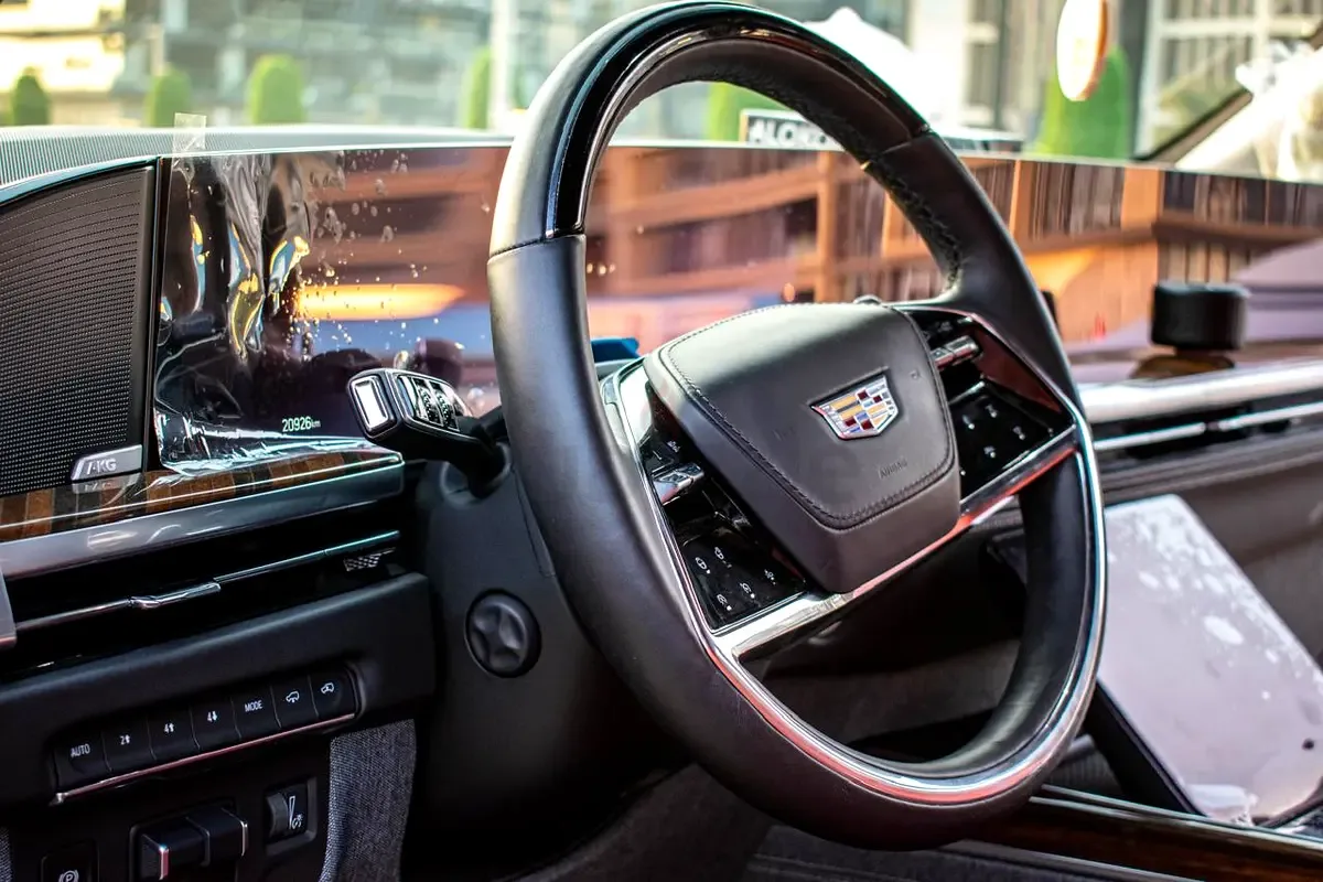 Cadillac Escalade 6.2 AT RWD (420 hp) - 7