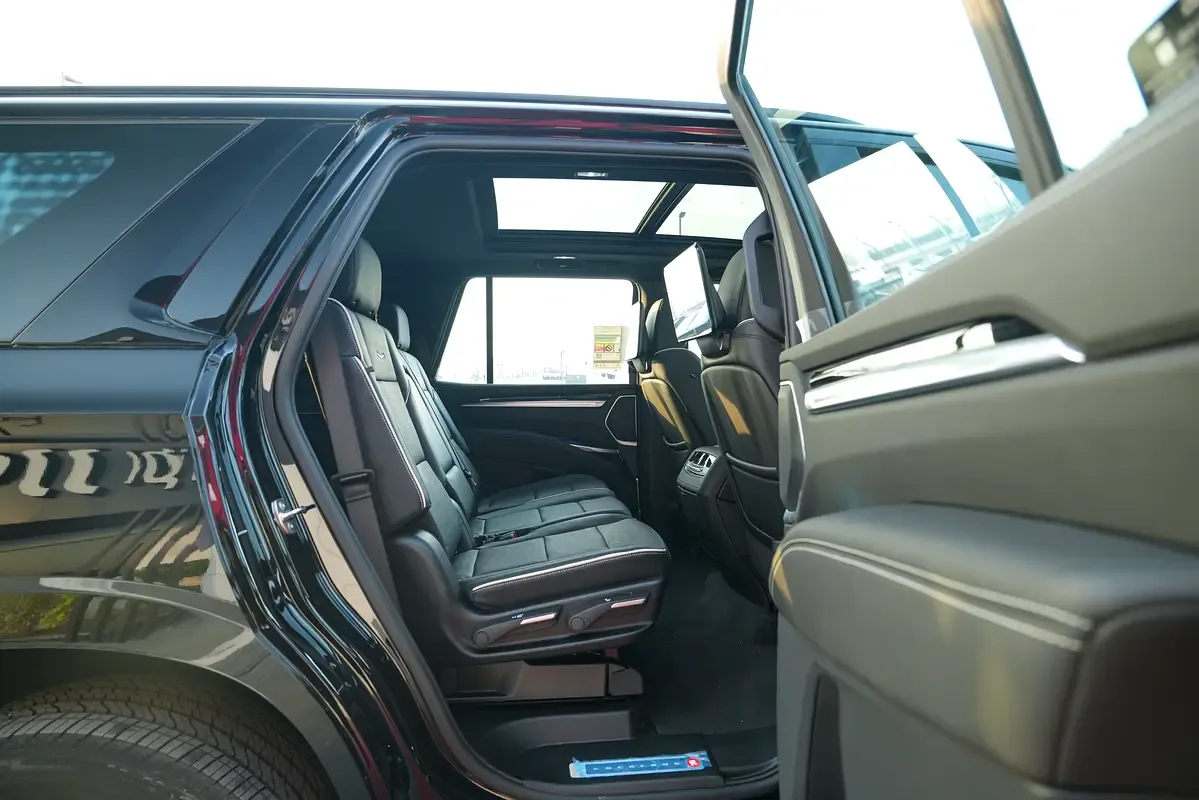 Cadillac Escalade 6.2 AT RWD (420 حصان) - 13