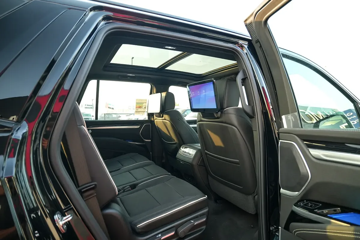 Cadillac Escalade 6.2 AT RWD (420 حصان) - 14