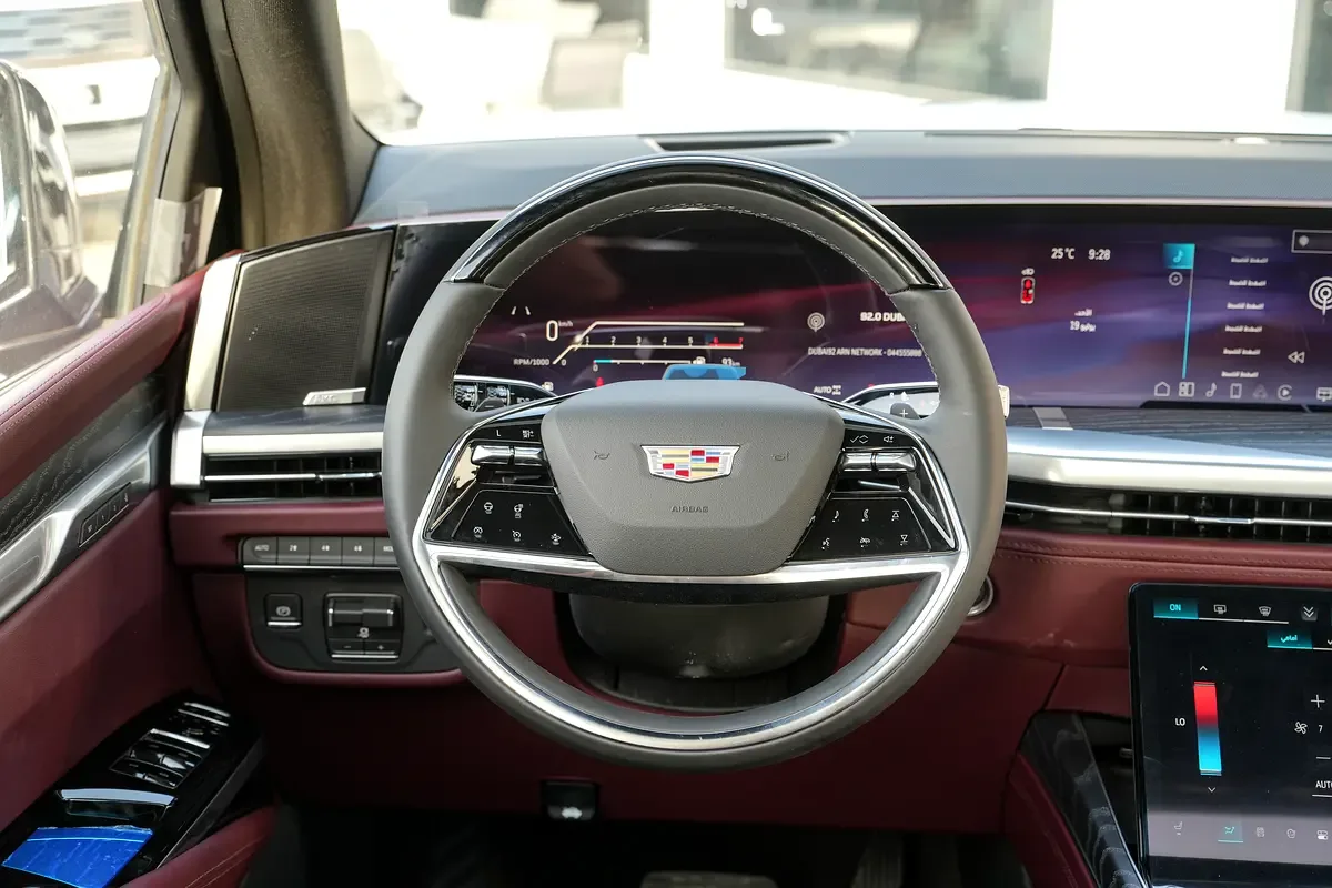 Cadillac Escalade 6.2 AT RWD (420 حصان) - 11