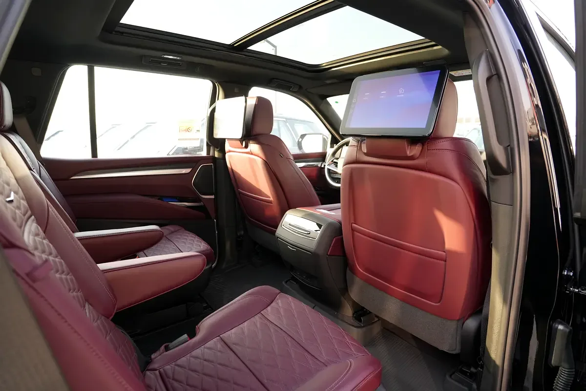 Cadillac Escalade 6.2 AT RWD (420 حصان) - 15