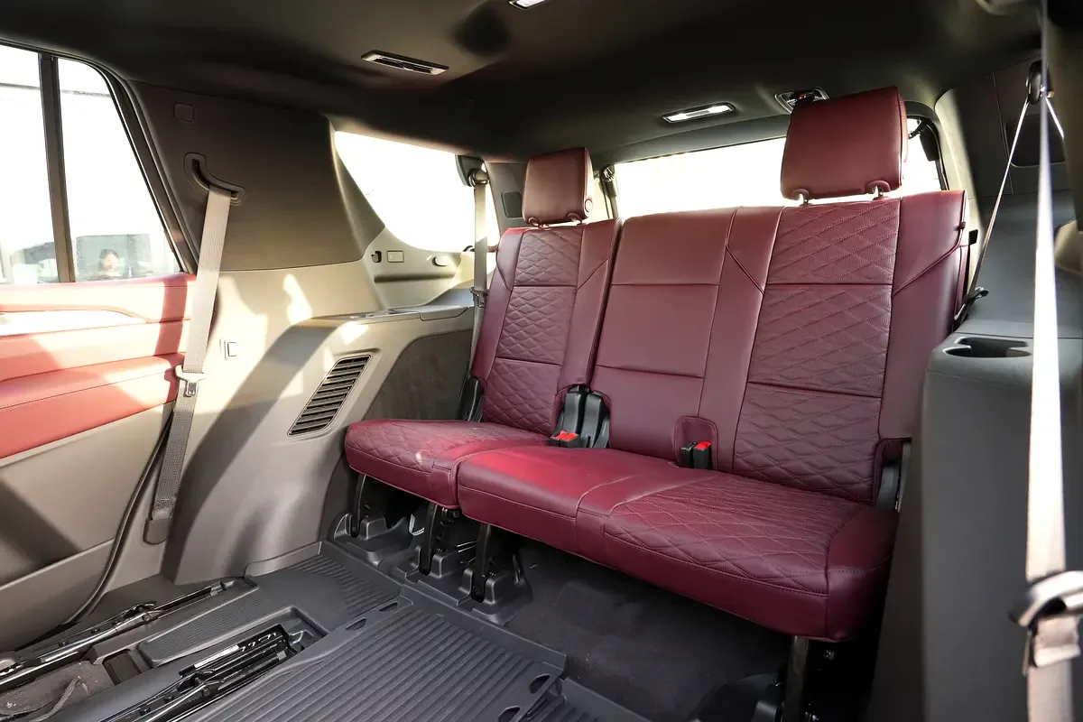 Cadillac Escalade 6.2 AT RWD (420 حصان) - 16