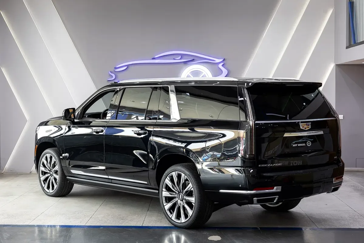 Cadillac Escalade 6.2 AT RWD (420 حصان) - 6