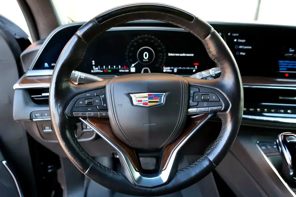 Cadillac Escalade 6.2 AT RWD (420 hp) - 12