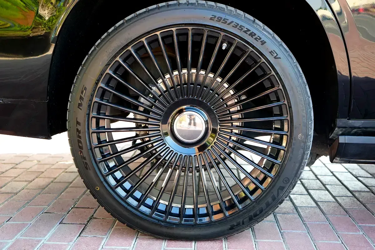Cadillac Escalade 6.2 AT RWD (420 hp) - 10