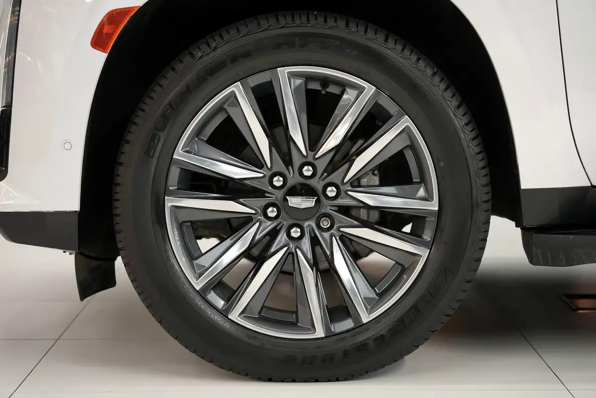 Cadillac Escalade 6.2 AT RWD (420 حصان) - 6