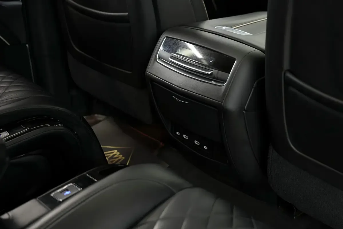 Cadillac Escalade 6.2 AT RWD (420 حصان) - 17