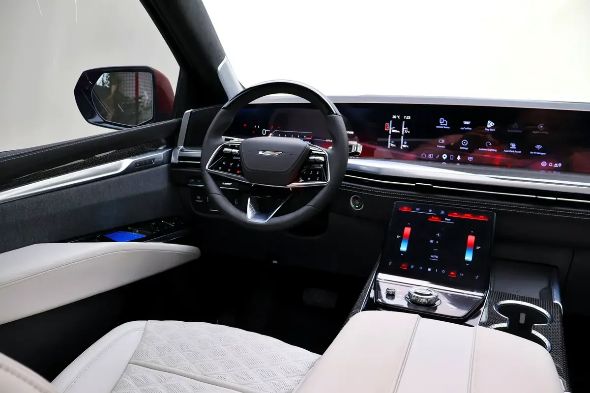 Cadillac Escalade 6.2 AT RWD (420 حصان) - 11
