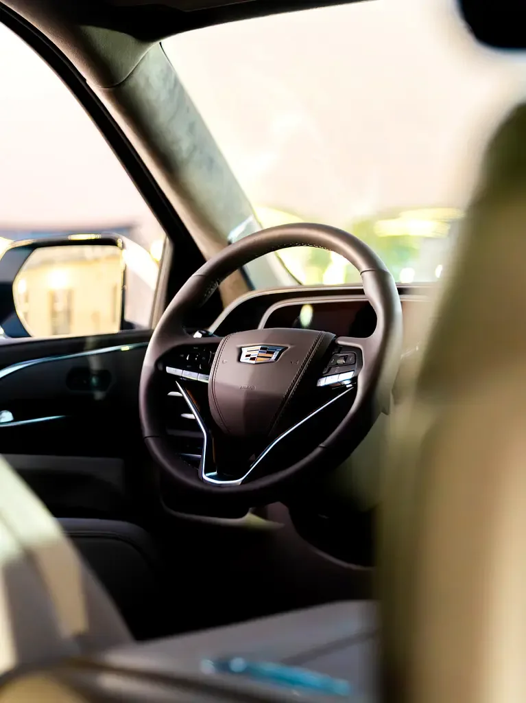 Cadillac Escalade 6.2 AT RWD (420 hp) - 8