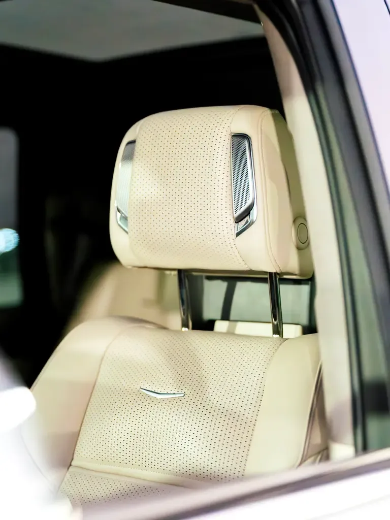 Cadillac Escalade 6.2 AT RWD (420 hp) - 11