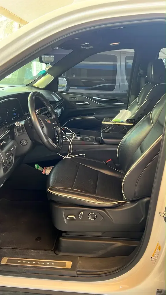 Cadillac Escalade 6.2 AT RWD (420 حصان) - 6