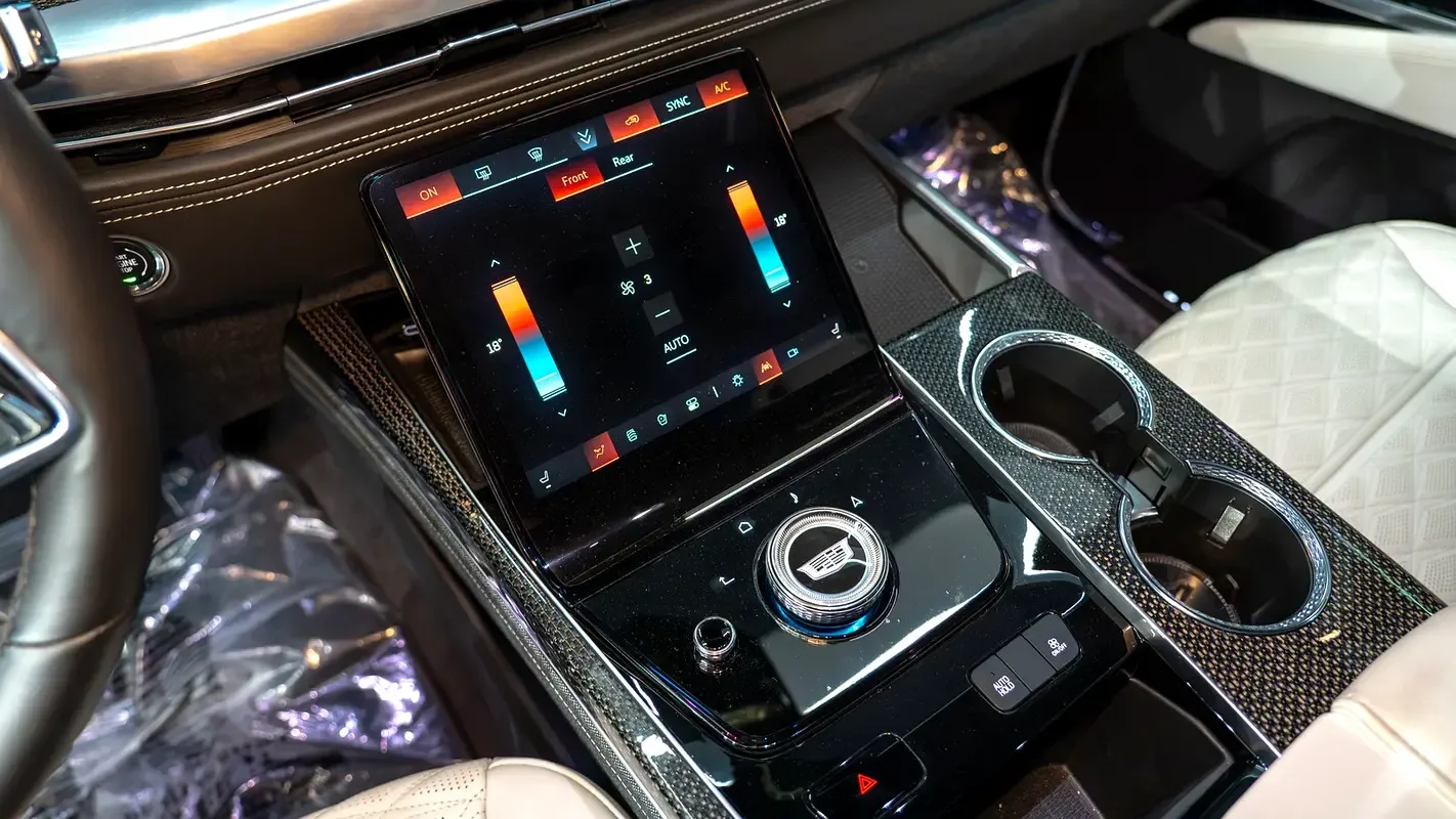 Cadillac Escalade 6.2 AT RWD (420 hp) - 11