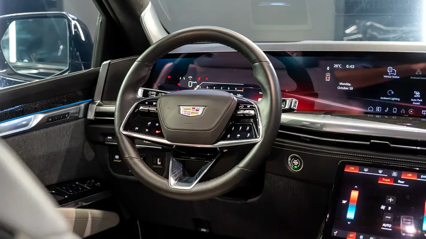 Cadillac Escalade 6.2 AT RWD (420 hp) - 13