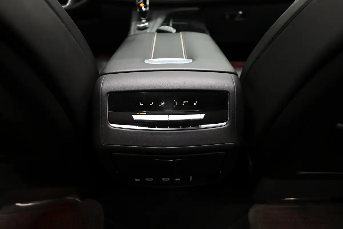 Cadillac Escalade 6.2 AT RWD (420 حصان) - 15