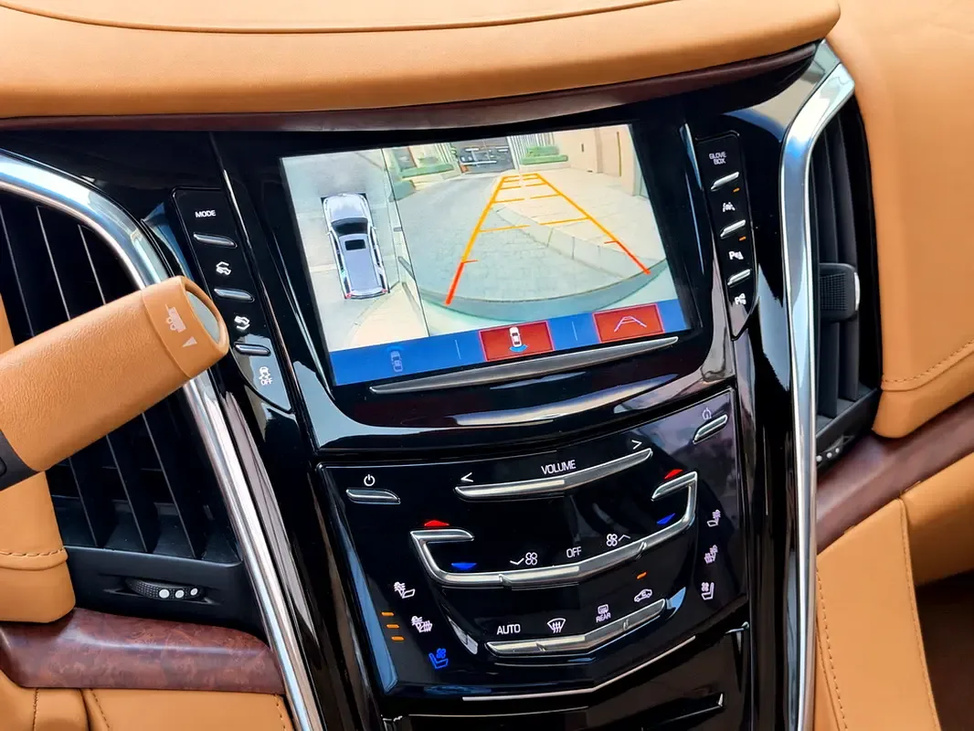 Cadillac Escalade 6.2 V8 AT 4WD (426 hp) - 13