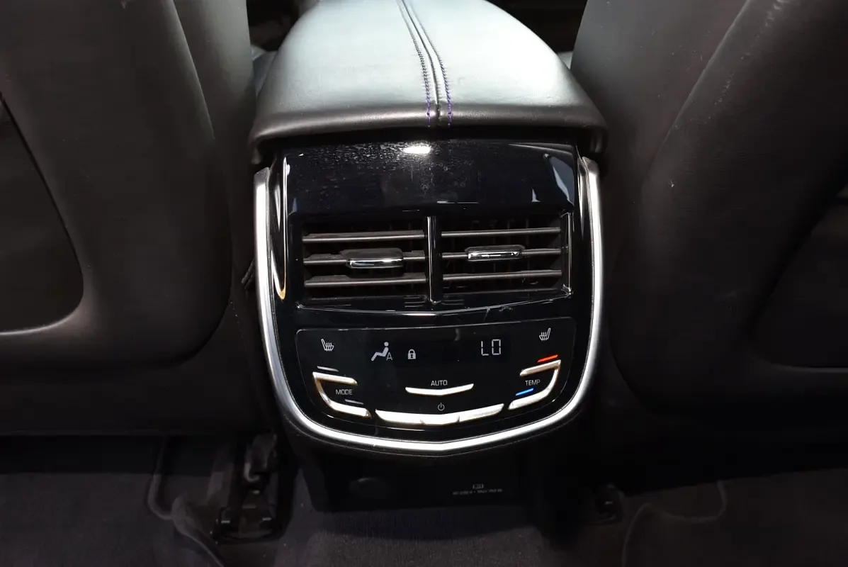 Cadillac XTS 3.6 AT 4WD (325 حصان) - 19
