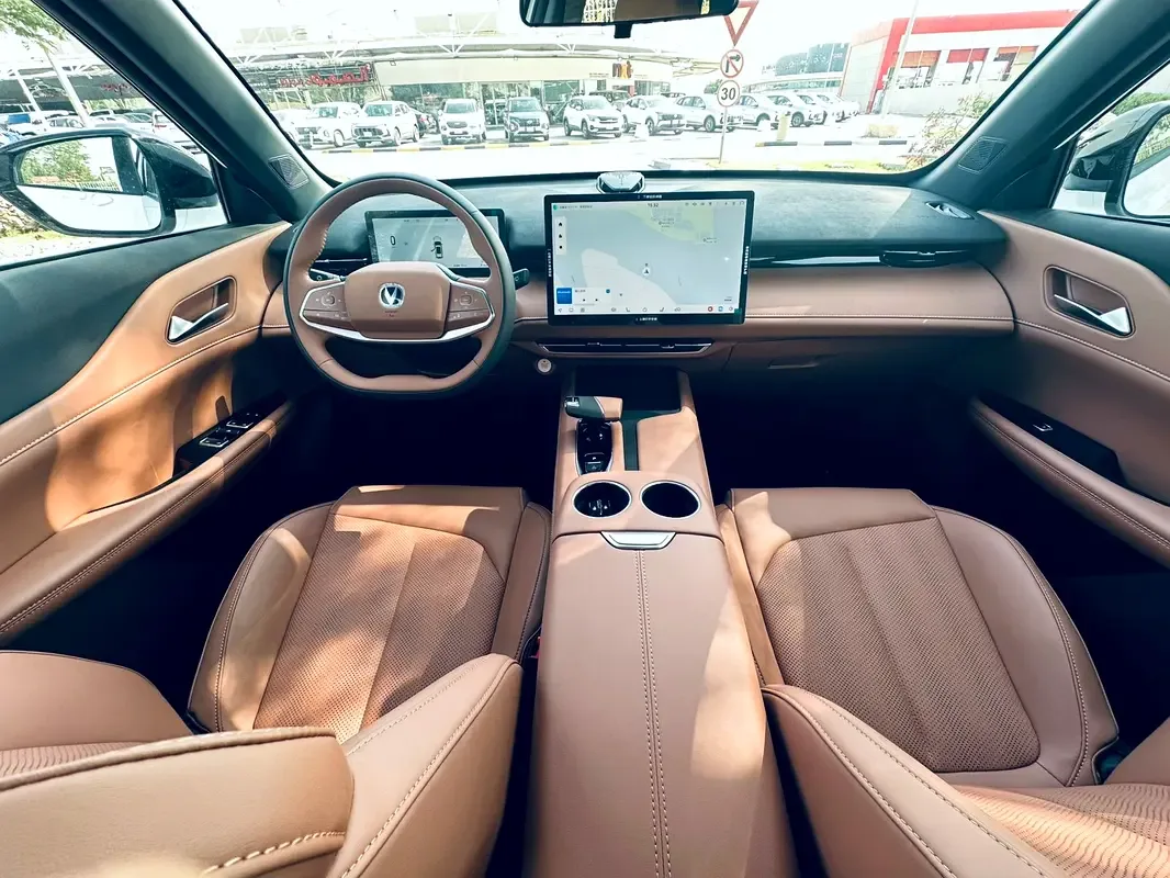 Changan UNI-Z 1.5 AMT (181 حصان) - 3