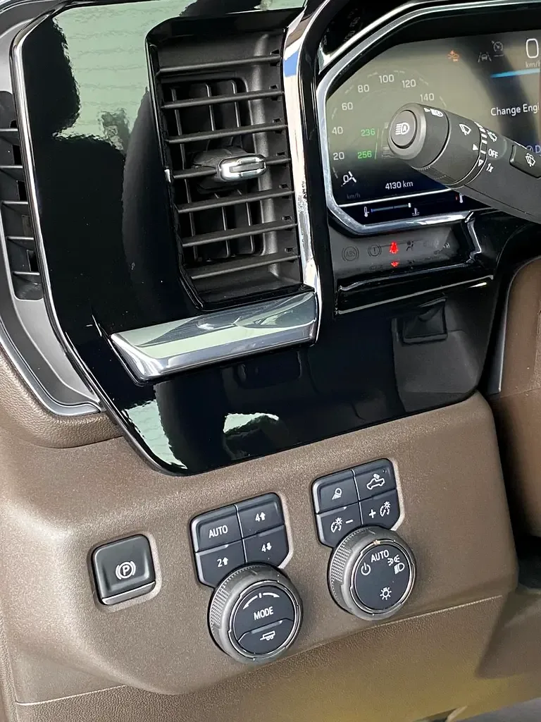 Chevrolet Silverado 2.7 AT RWD (310 hp) - 13