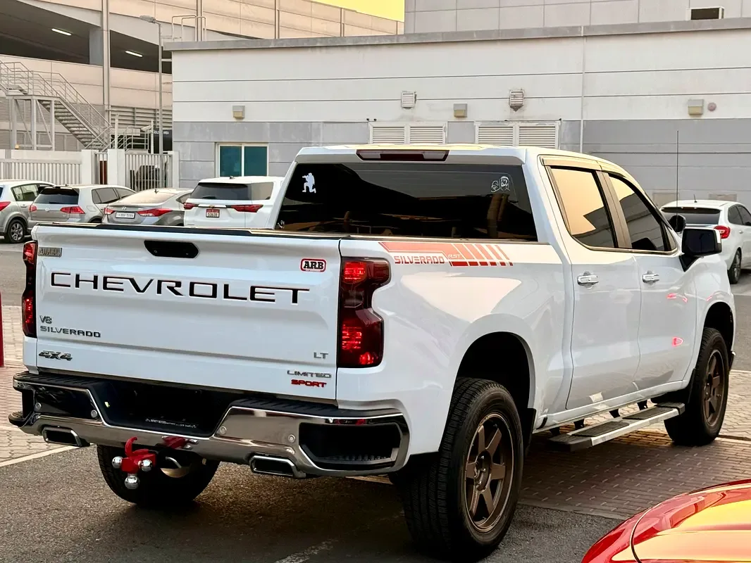 Chevrolet Silverado 5.3 AT RWD (355 حصان) - 5