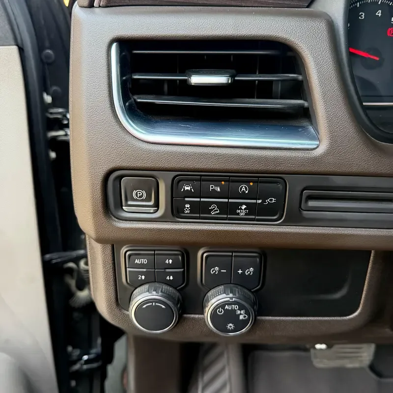 Chevrolet Suburban 5.3 AT (360 hp) - 17