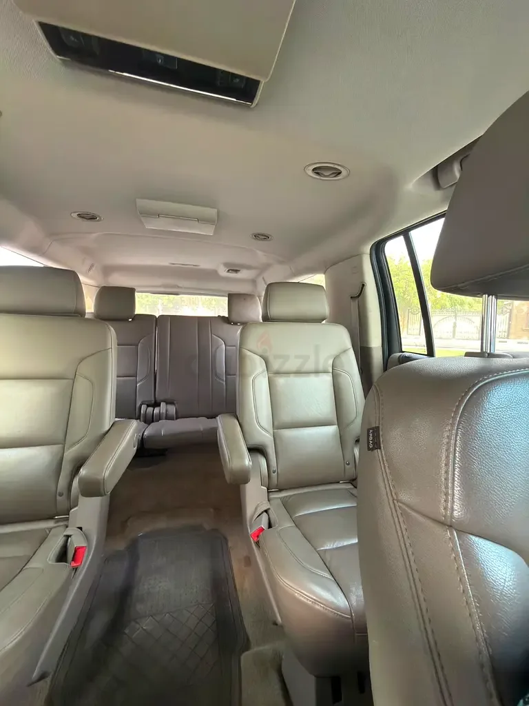 Chevrolet Suburban 5.3 AT RWD (385 hp)