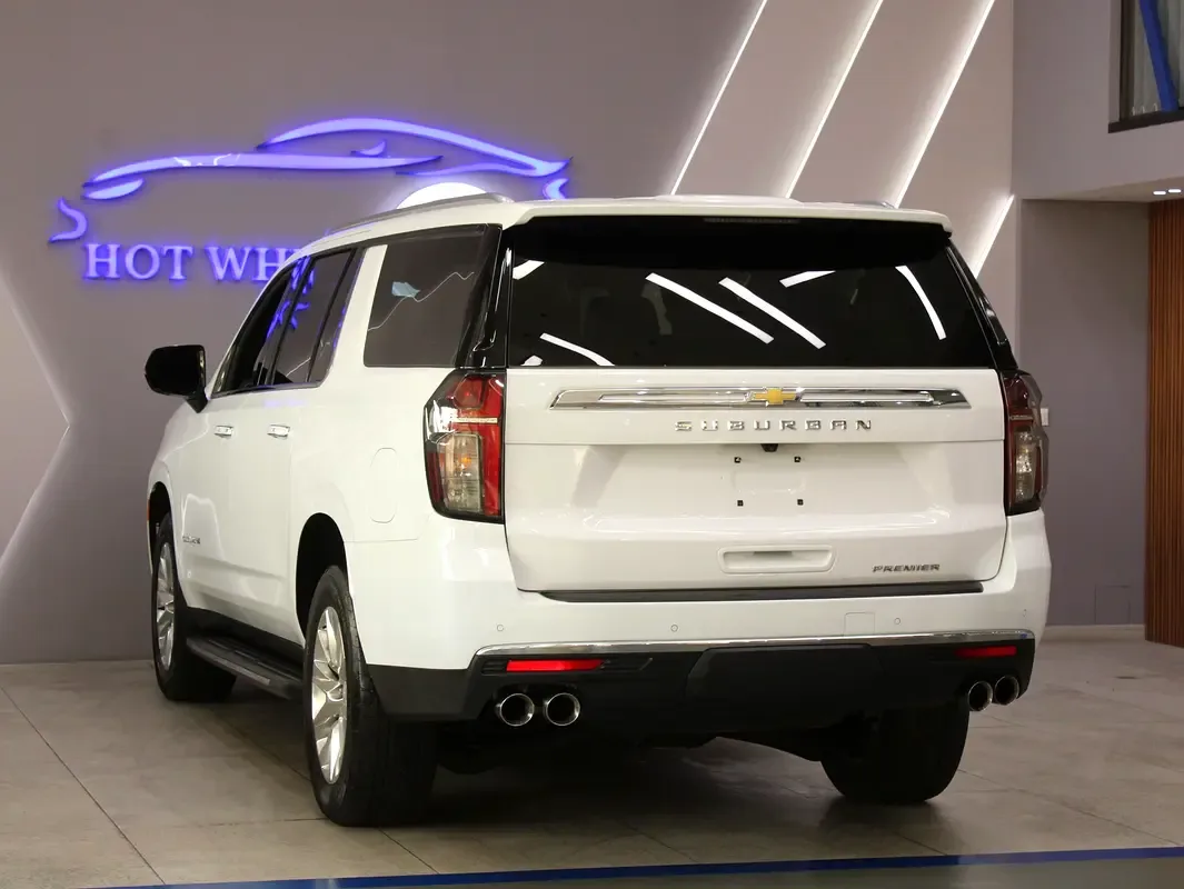 Chevrolet Suburban 6.2 AT (426 حصان) - 6