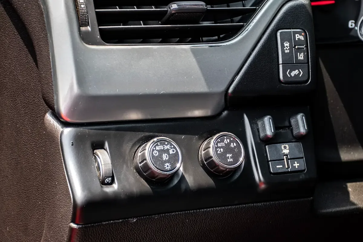Chevrolet Tahoe 5.3 AT (360 hp) - 10