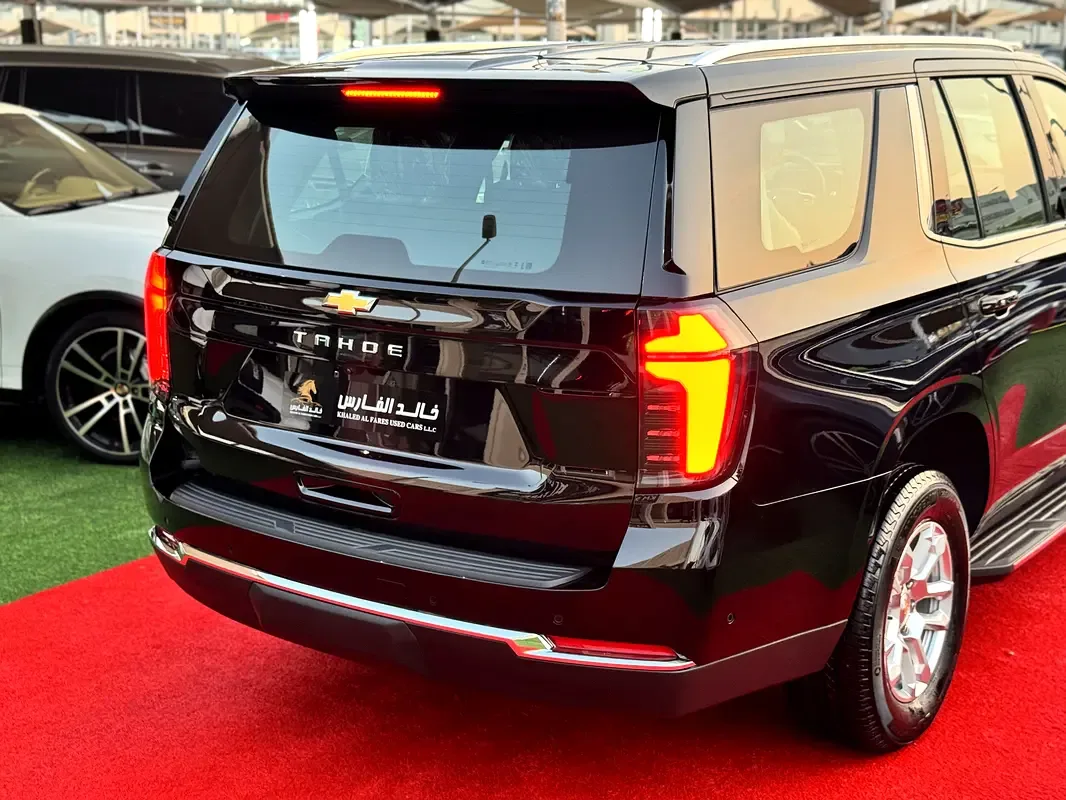 Chevrolet Tahoe 6.2 AT (426 حصان) - 10