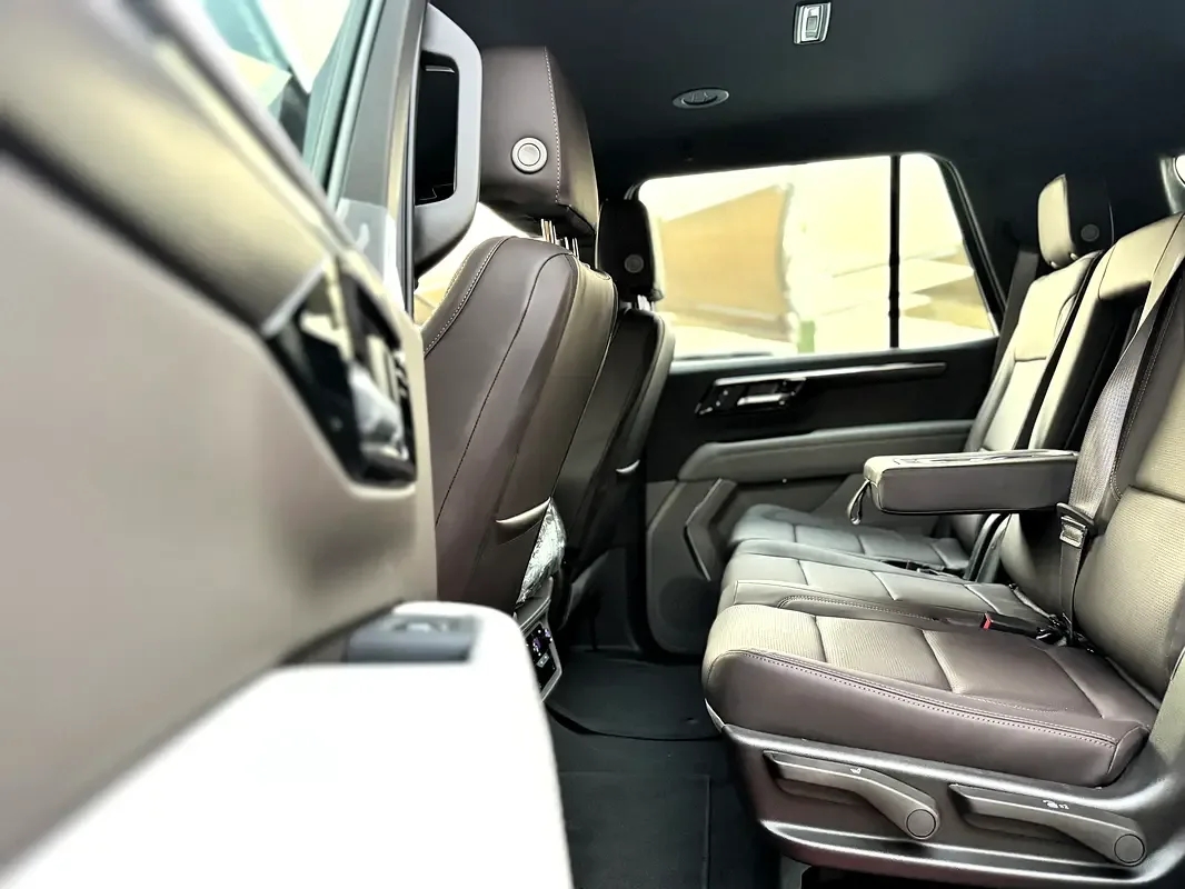 Chevrolet Tahoe 6.2 AT (426 حصان) - 16