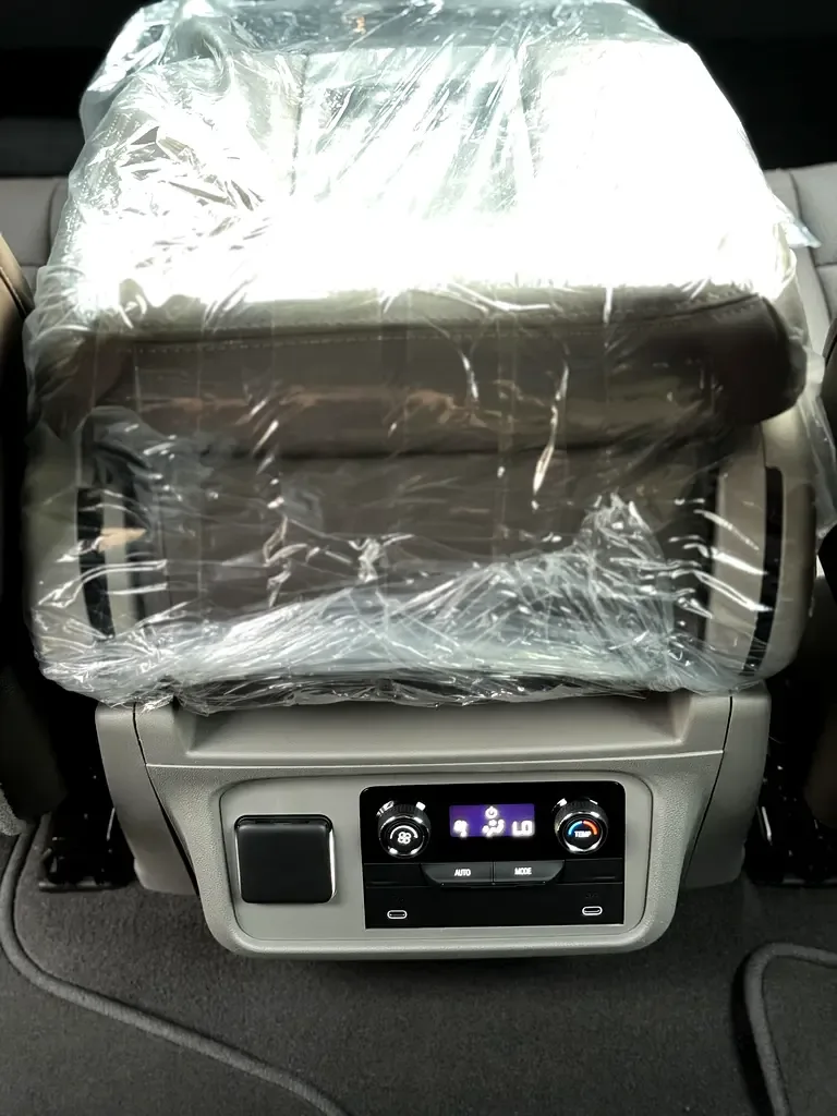 Chevrolet Tahoe 6.2 AT (426 حصان) - 17