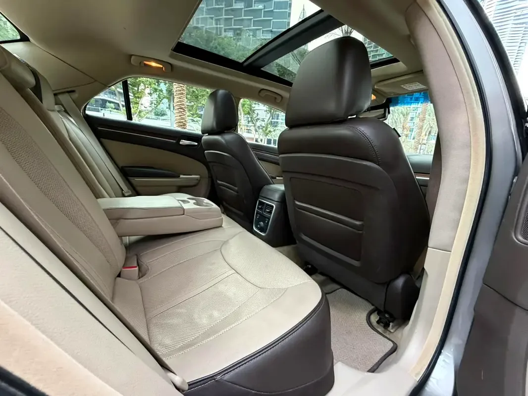 Chrysler 300C 3.6 AT (296 حصان) - 14