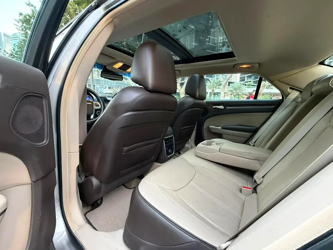 Chrysler 300C 3.6 AT (296 حصان) - 16