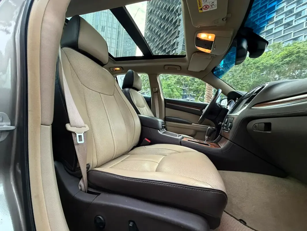 Chrysler 300C 3.6 AT (296 حصان) - 15