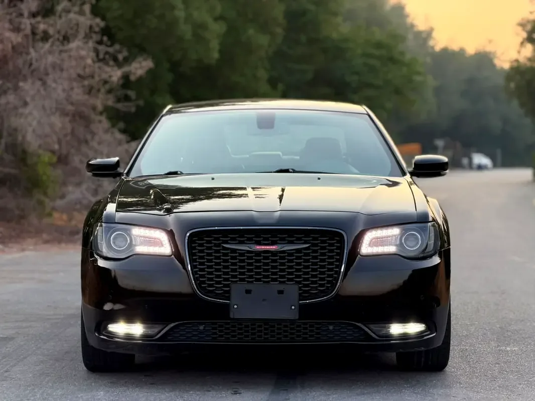 Chrysler 300C 3.6 AT (296 حصان) - 2